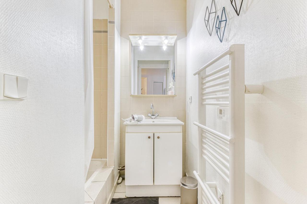 Appart'Hotel Versailles Saint Cyr L'Ecole - Gare Sncf A 100M Et Parking Prive エクステリア 写真