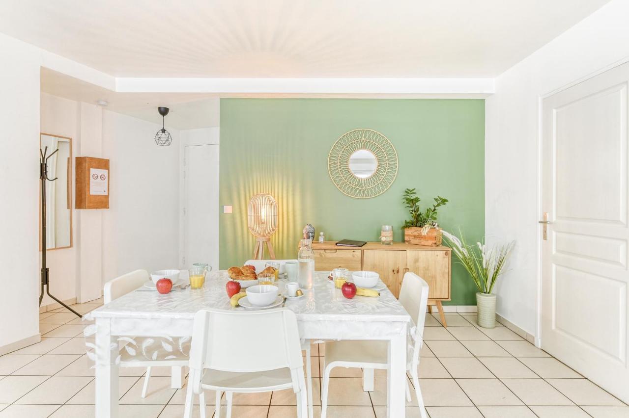Appart'Hotel Versailles Saint Cyr L'Ecole - Gare Sncf A 100M Et Parking Prive エクステリア 写真