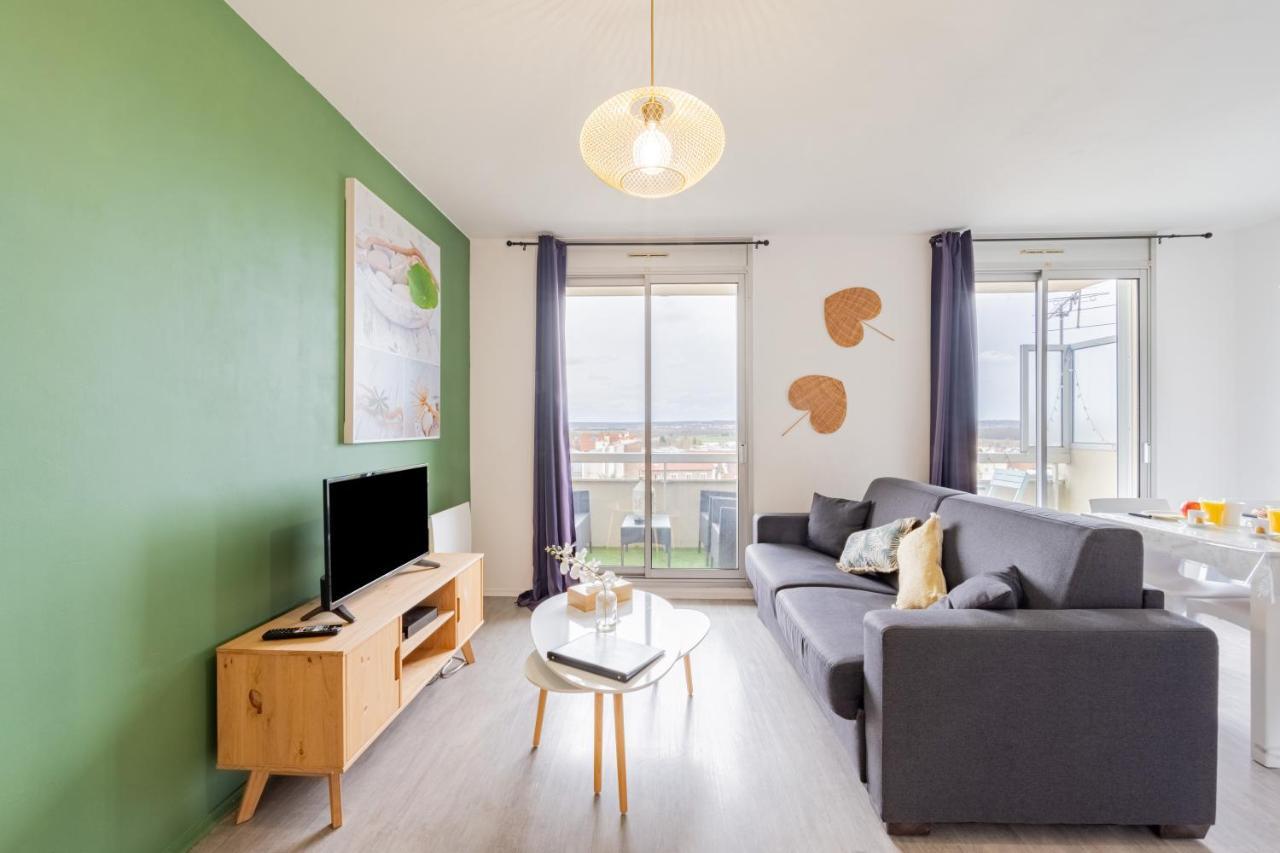 Appart'Hotel Versailles Saint Cyr L'Ecole - Gare Sncf A 100M Et Parking Prive エクステリア 写真